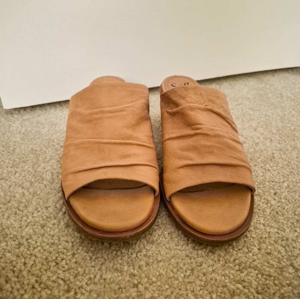 Sofft Leather Sandals - Picture 2 of 5